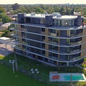 Apartamento En Venta De 2 Dormitorios C/ Cochera En San José De Carrasco