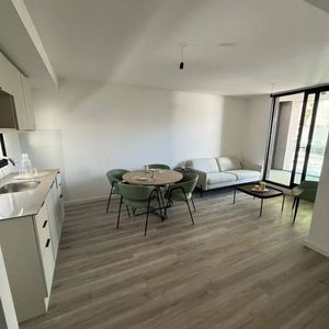 Alquiler: 1 Dormitorio Con Garaje