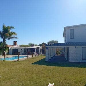Casa En Venta Con Piscina En Santa Lucía Del Este