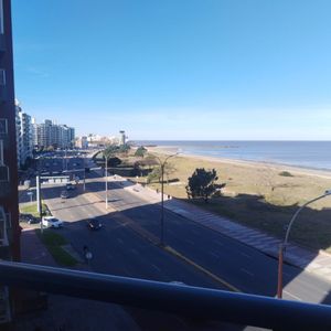Apartamento En Venta De 2 Dormitorios Y Garaje