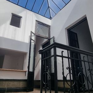 Venta De Apartamento Jacinto Vera 5 Dorm  Con Claraboya Y Terraza Transitable