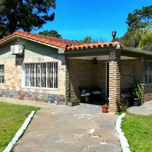 Casa En Parque Del Plata Norte: Sólida Propiedad Con 800m² De Terreno