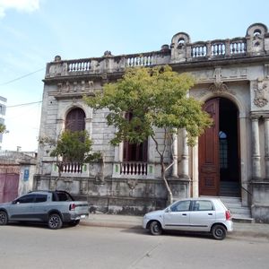 Salto.imponente Casona Antigua En Pleno Centro.