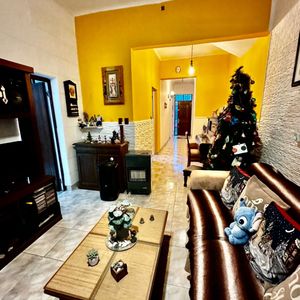 Casa En Venta C/ Cochera En Pocitos Nuevo