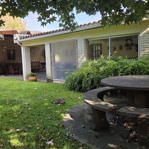 Venta Casa De 3 Dormitorios Con Apto Independiente Y Piscina En La Floresta