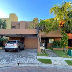 Casa En Alquiler Semi Amoblada. Condominio La Hacienda 2.