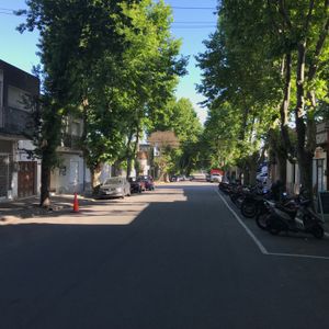 Gran Local Comercial Por Calle Rivera, A Pocos Metros De Av. Principal