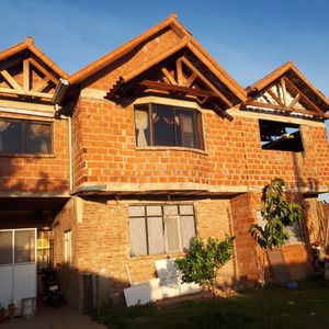 En Venta, Casa 2 Plantas Con Deptos 