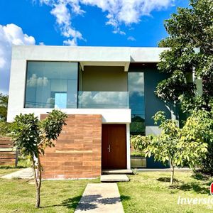 Amplia Casa En Venta A Estrenar Av. Cristo Redentor Km 9 1/2