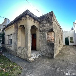 Venta Terreno Con Mejoras Sobre La De Herrera, Brazo Oriental Ideal Proyecto Vis