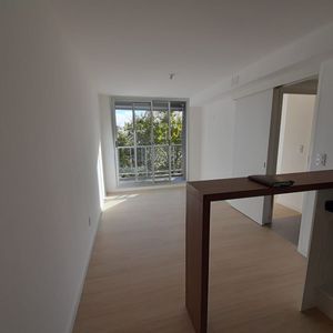 Apartamento En Venta Con Renta De 1 Dormitorio Cochera Opcional En Centro Tango