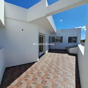 Casa De Altos En Venta De 2 Dormitorios 2 Baños Y Cochera En Atahualpa