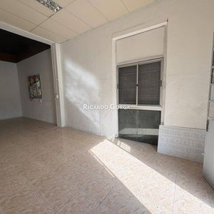Alquiler De Local Comercial Frente A Plaza Lafone En La Teja