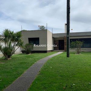 Casa En Venta 3 Dormitorios Fondo Barbacoa Piscina Cocheras En Atahualpa