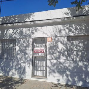 Casa En Alquiler De 2 Dormitorios Y Azotea Transitable En Sayago