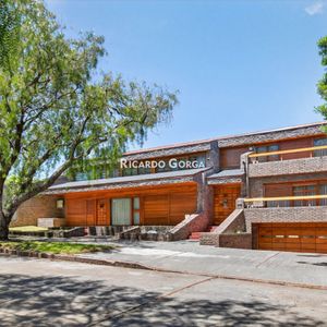 Nuevo Ingreso! Hermoso Chalet, 2 Casas, 6 Dormitorios, Fondo, Piscina En Prado