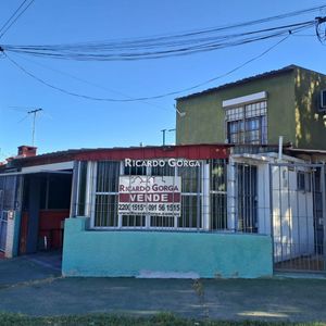Casa En Venta 2 Dormitorios Y Cochera Prox. A Luis Batlle Berres En La Teja