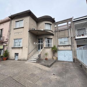 Casa De Dos Plantas En Venta De 5 Dormitorios, Fondo Bbcoa Gge En Brazo Oriental