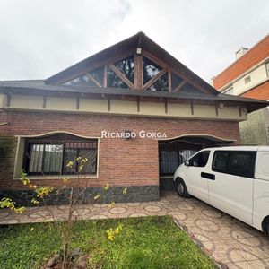 Venta Casa 3 Dormitorios Cochera Fondo Piscina Parrillero En Carlos M De Pena