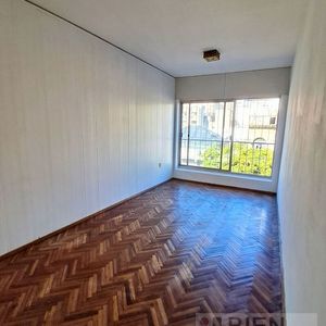 Cómodo Apartamento De 2 Dormitorios En Alquiler En El Centro