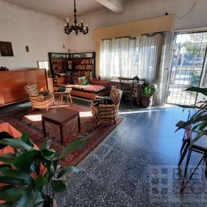 Casa, Galpón Y Local Comercial En Venta En Colón