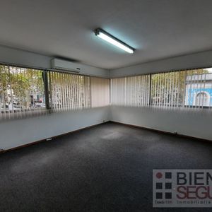 Amplia Oficina En Venta En El Centro. Excelente Ubicación.