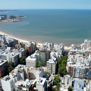 Apartamento De 2 Dormitorios, 2 Baños En Venta En Pocitos. Con Excelentes Amenities.