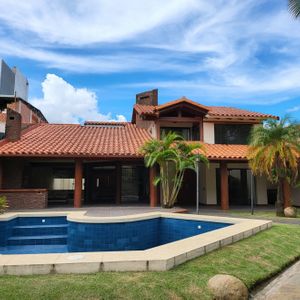 Casa En Venta 4to Anillo 333.000 $us
