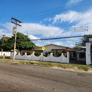 Terreno En Esquina En Venta  Uso De Suelo Mixto. 