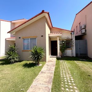 Casa En Venta De 2 Dormitorios En Condominio, Norte 