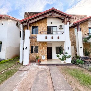 Casa En Venta Con Piscina En Condominio Zona Norte