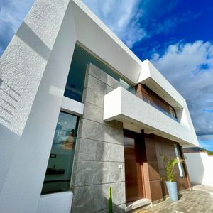 Vendo Lujosa Casa Minimalista Hermosa Terraza Zona El Mirador