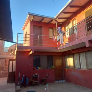 Casa 2 Plantas Con Amplio Espacio Para Taller