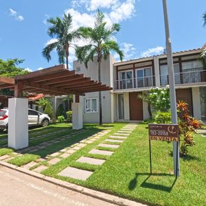 Casa Hermosa En Venta En Condominio Zona Norte 
