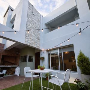 Dueño Vende - Hermosa Casa En Dos Plantas En Prado