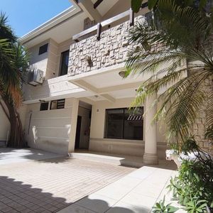 Casa En Venta De 3 Dormitorios En Esquina.