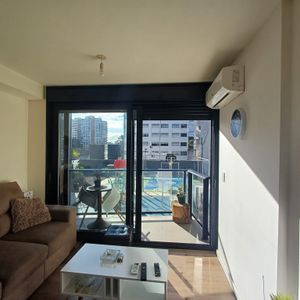 Apartamento De Un Dormitorio En Venta, Centro, Montevideo