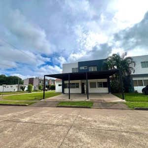 Hermosa Casa En Venta En Condominio Cerrado