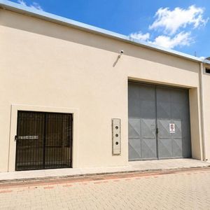 En Alquiler Locales Comerciales Zona Norte Av. Radial 27 Y 4to Anillo