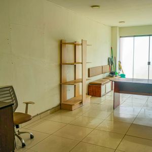 Local En Alquiler Para Empresa Grande 