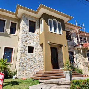 Casa En Venta Santa Cruz De Las Colinas - Urubó Estilo CLásico
