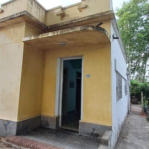 Se Vende Casa Para Reciclar Con Entrada Por 2 Calles 