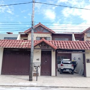 Casa En Alquiler De Dos Pisos En Avenida Santos Dumont