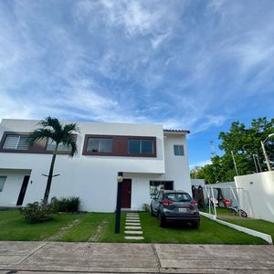 Amplia Casa En Venta En Condominio Exclusivo.