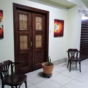 Venta De Oficina En Ciudad Vieja. Juan Carlos Gómez Y 25 De Mayo