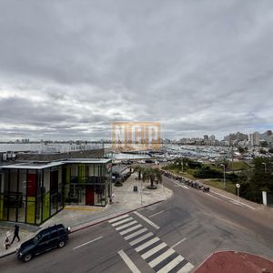 Apartamento En Venta En Edificio Dársena Frente Al Puerto De Punta Del Este