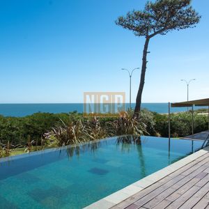 Hermosa Casa Frente Al Mar , Playa Mansa Punta Del Este.-