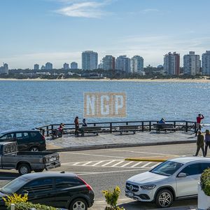 Departamento De 4 Dormitorios En Venta, Con Vista Al Mar En Zona Puerto. Amarras Del Sol