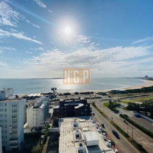 Venta De Apartamento 3 Dormitorios En Playa Mansa, Punta Del Este.