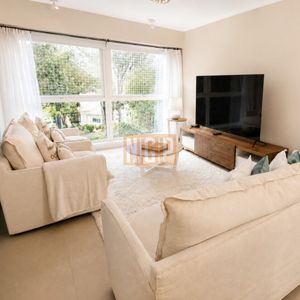 Apartamento En Venta De 2 Dormitorios En Complejo Solanas, Punta Ballena